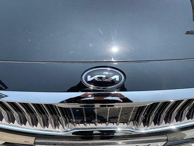 З'явилися фото автомобіля Kia з новим логотипом - фото 374805