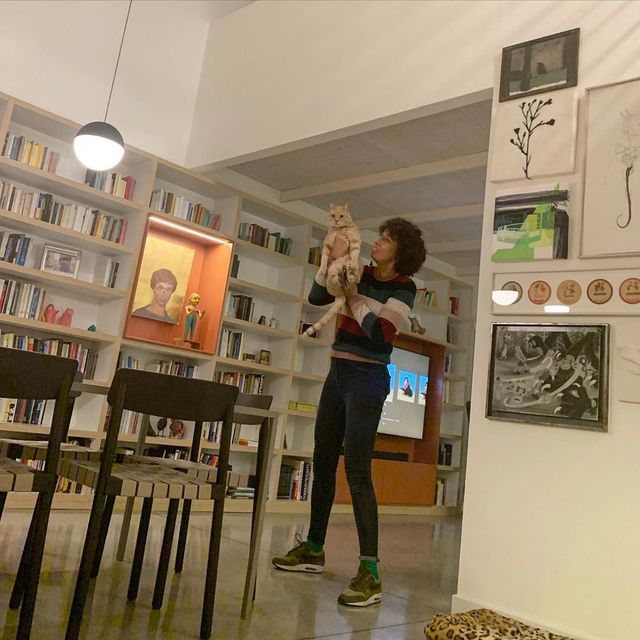 Цей кіт став зіркою мережі завдяки своїй особливості - фото 374852