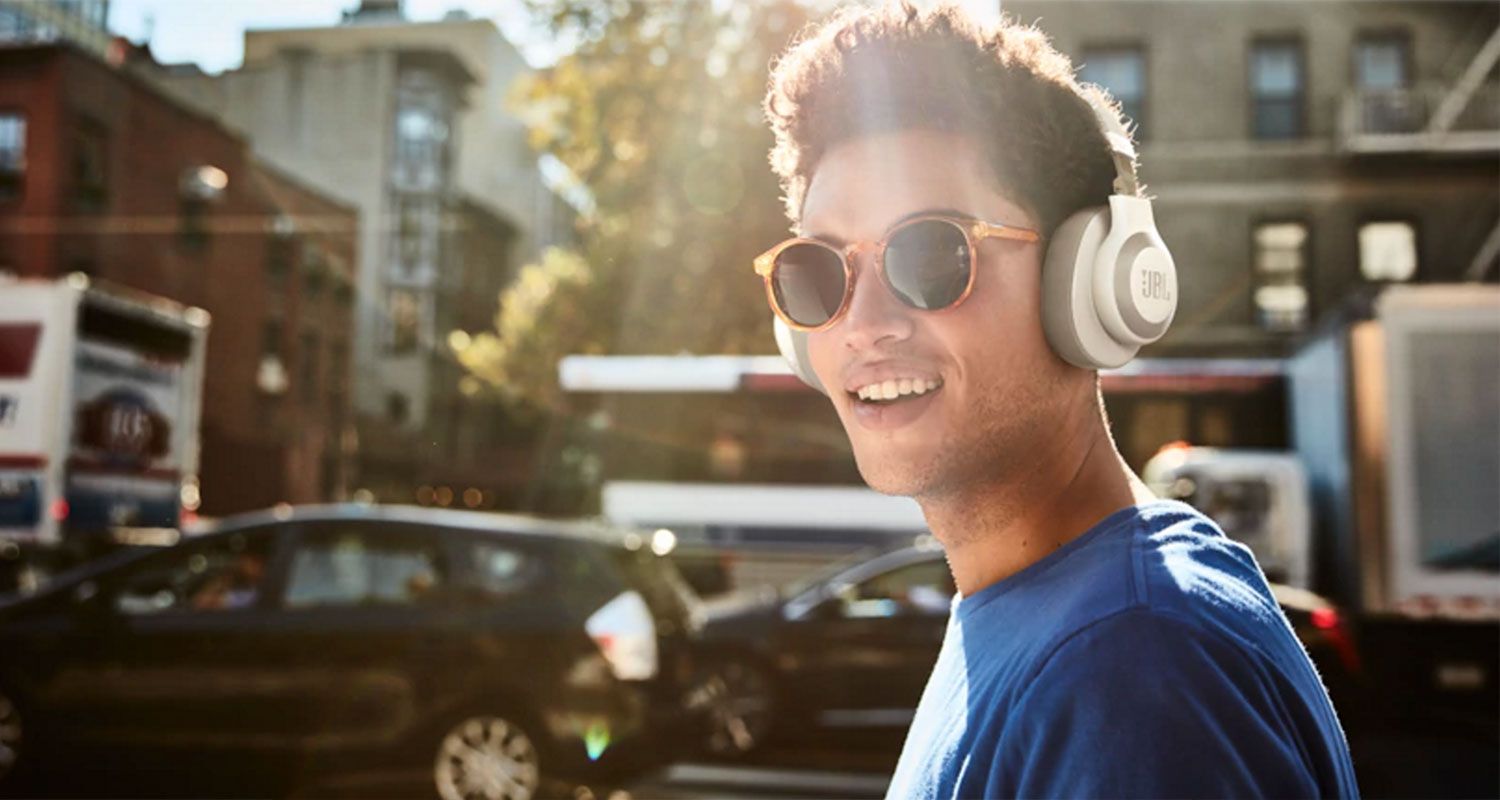 JBL анонсувала безпровідні навушники, які не потребують зарядки