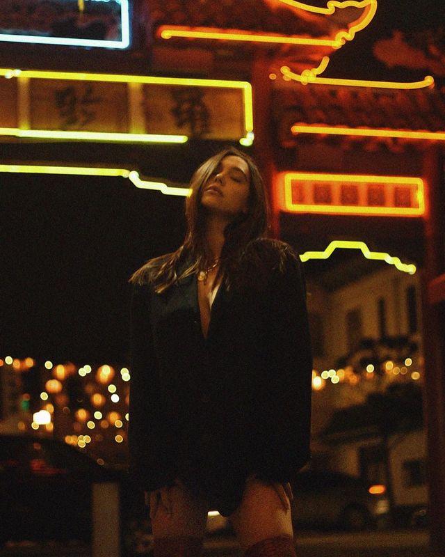 Лише у піджаку: сексуальна Алексіс Рен зваблює Instagram (фото) - фото 374945