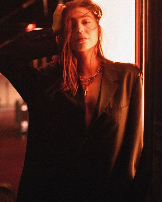 Лише у піджаку: сексуальна Алексіс Рен зваблює Instagram (фото) - фото 374946