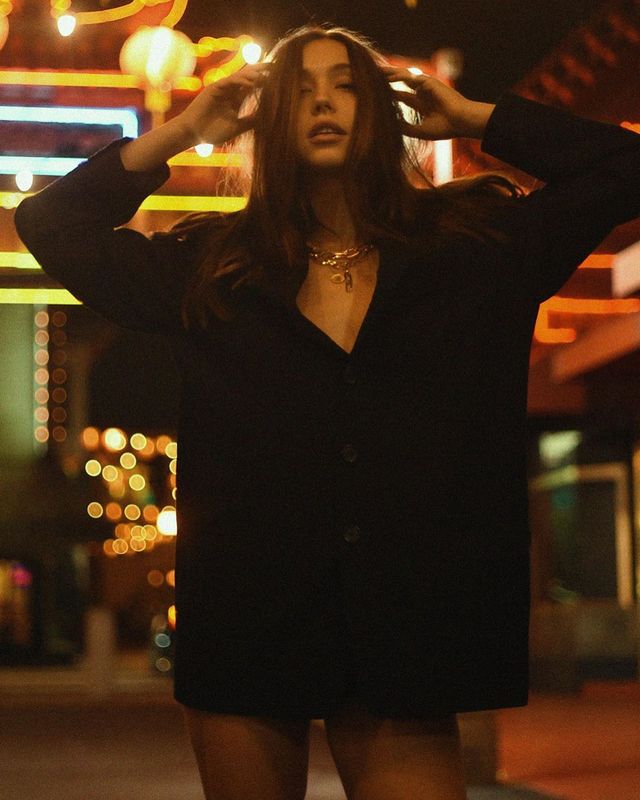 Лише у піджаку: сексуальна Алексіс Рен зваблює Instagram (фото) - фото 374952