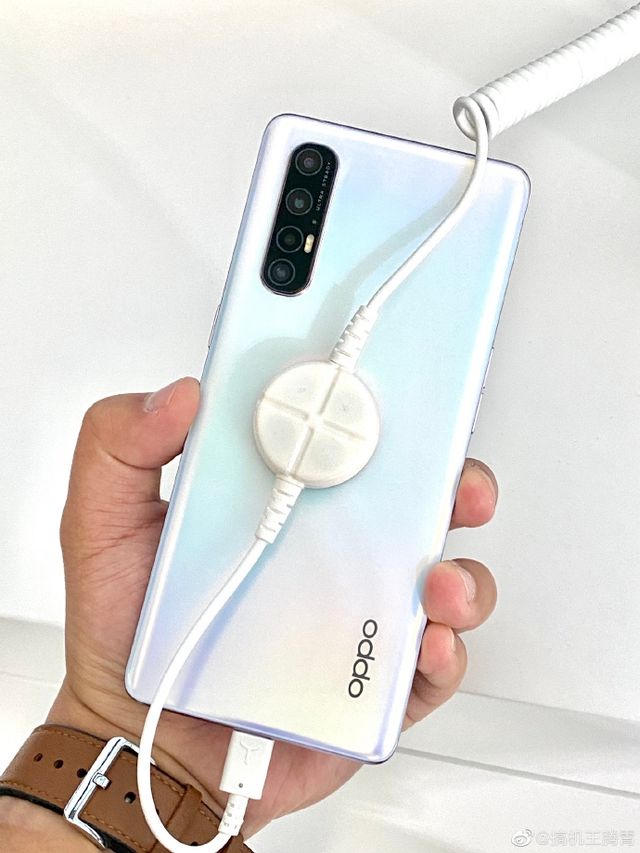 OPPO Reno3 і Reno3 Pro показали на реальних фотографіях до анонсу - фото 375006