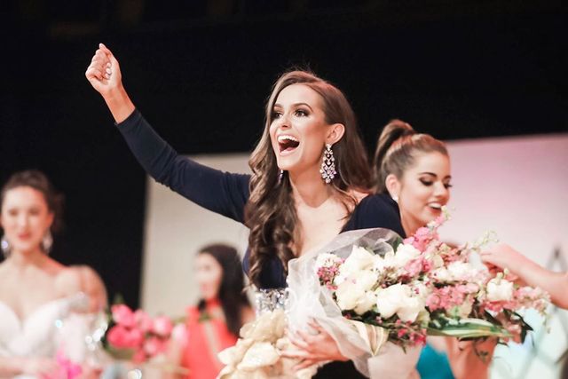 У США назвали ім'я нової Міс Америка 2020: ефектні фото красуні - фото 375223