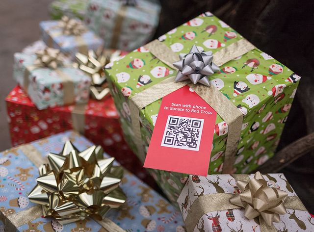 В Австралії поставили ялинку зі спалених гілок, і ось чому - фото 375403