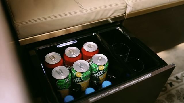 Як виглядає місце в літаку за 68 тисяч доларів - фото 375410