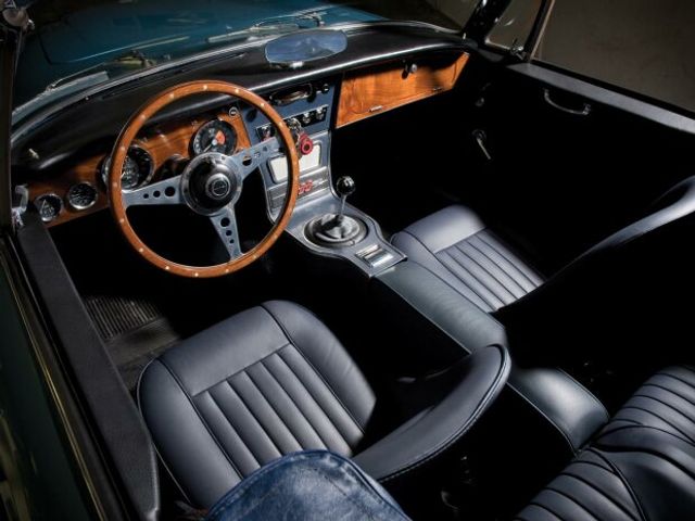 Автолюбителі відновили легендарний раритетний автомобіль з Трансформерів: фото - фото 375549