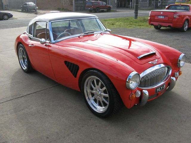 Автолюбителі відновили легендарний раритетний автомобіль з Трансформерів: фото - фото 375552