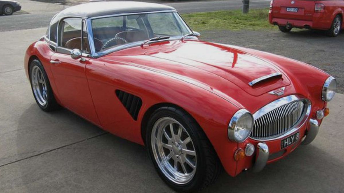 Автолюбителі відновили легендарний раритетний автомобіль з Трансформерів: фото