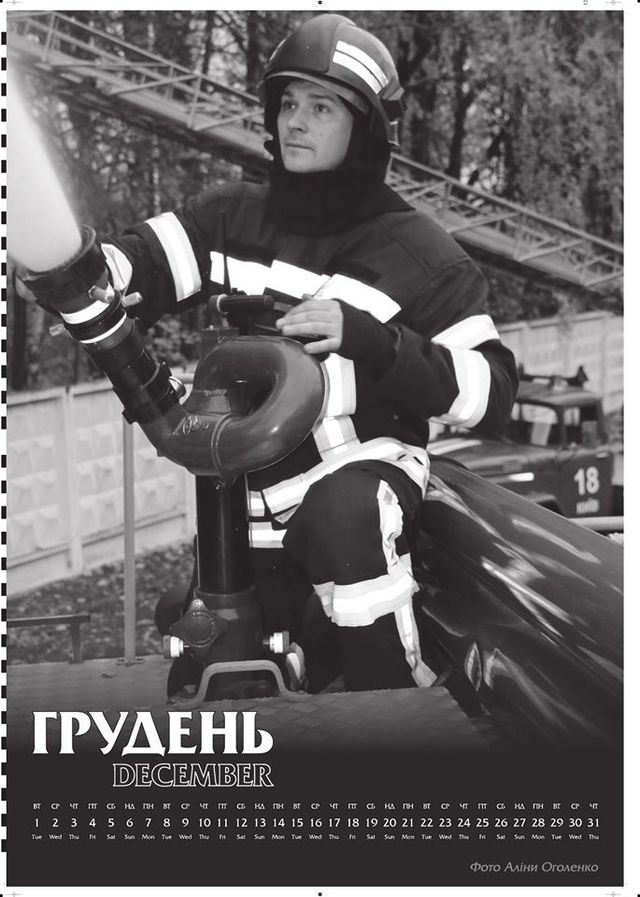 Українські пожежні випустили незвичайний календар на 2020 рік - фото 375637