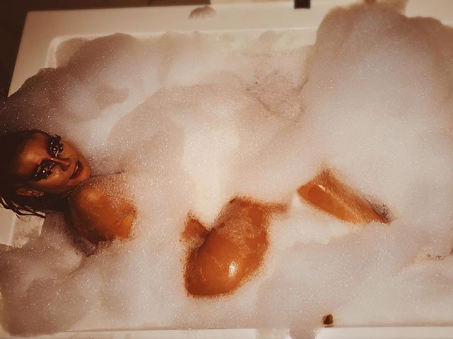 46-річна Хайді Клум показала голе фото у ванні - фото 375644