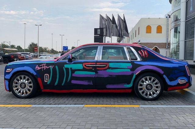 Новий Rolls-Royce Phantom розфарбували графіті: яскраві фото - фото 375663