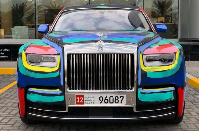Новий Rolls-Royce Phantom розфарбували графіті: яскраві фото - фото 375666