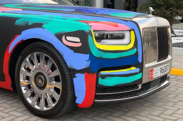 Новий Rolls-Royce Phantom розфарбували графіті: яскраві фото - фото 375667