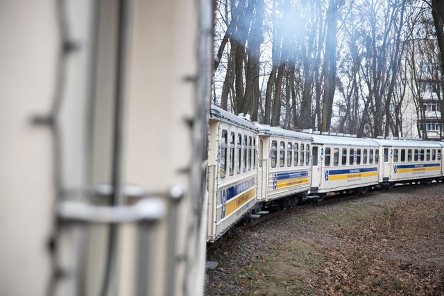 Полярний експрес: у мережі показали атмосферні кадри з дитячої залізниці у Києві - фото 375681