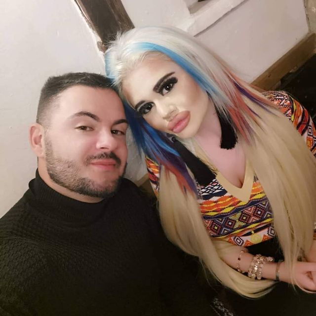 Болгарська студентка зробити десяток операції, щоб стати Барбі - фото 375748