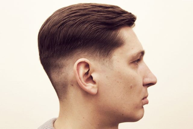 Чоловічі стрижки 2020: модні ідеї і зачіски для чоловіків у фото - фото 375827