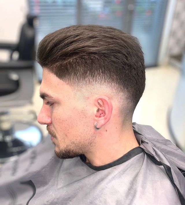 Чоловічі стрижки 2020: модні ідеї і зачіски для чоловіків у фото - фото 375849