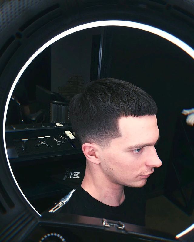 Чоловічі стрижки 2020: модні ідеї і зачіски для чоловіків у фото - фото 375852