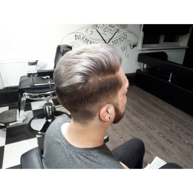 Чоловічі стрижки 2020: модні ідеї і зачіски для чоловіків у фото - фото 375857