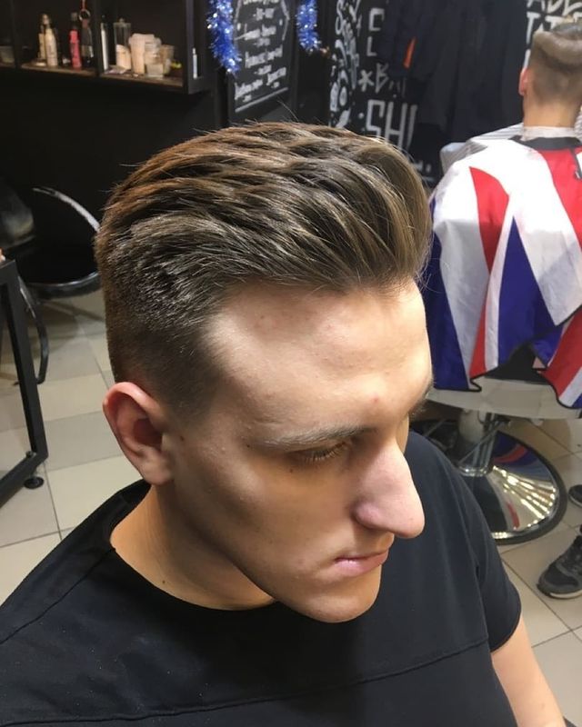 Чоловічі стрижки 2020: модні ідеї і зачіски для чоловіків у фото - фото 375858