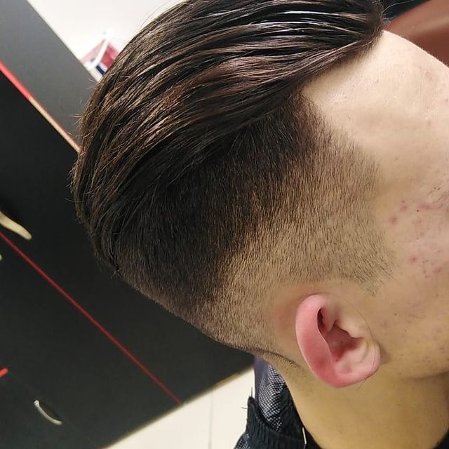 Чоловічі стрижки 2020: модні ідеї і зачіски для чоловіків у фото - фото 375861