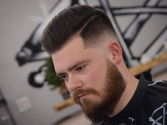 Чоловічі стрижки 2020: модні ідеї і зачіски для чоловіків у фото - фото 375862