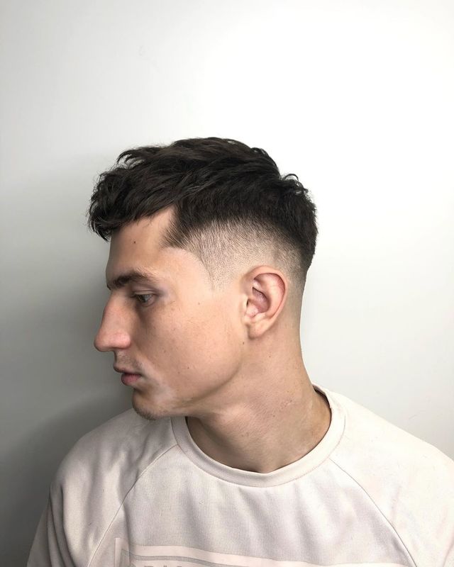 Чоловічі стрижки 2020: модні ідеї і зачіски для чоловіків у фото - фото 375863