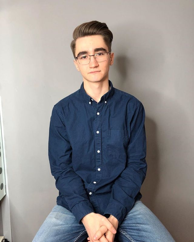 Чоловічі стрижки 2020: модні ідеї і зачіски для чоловіків у фото - фото 375865