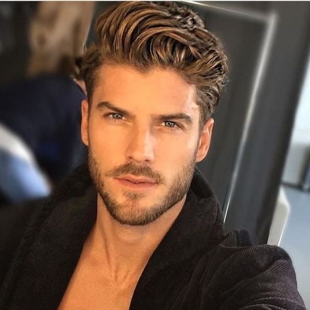 Чоловічі стрижки 2020: модні ідеї і зачіски для чоловіків у фото - фото 375877