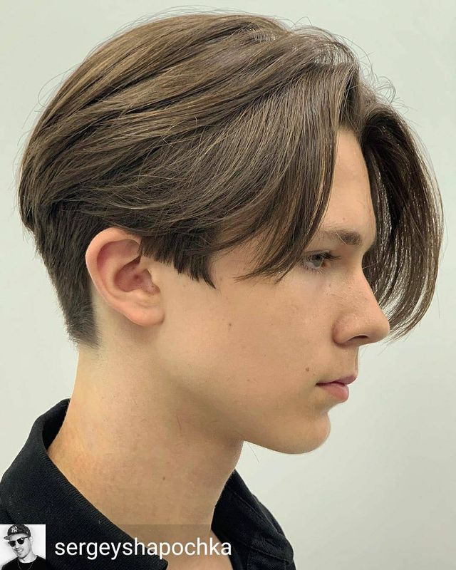 Чоловічі стрижки 2020: модні ідеї і зачіски для чоловіків у фото - фото 375882