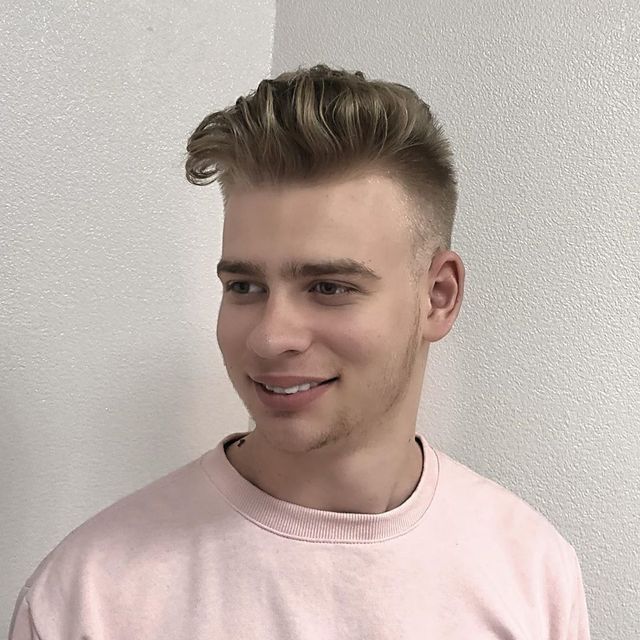 Чоловічі стрижки 2020: модні ідеї і зачіски для чоловіків у фото - фото 375887