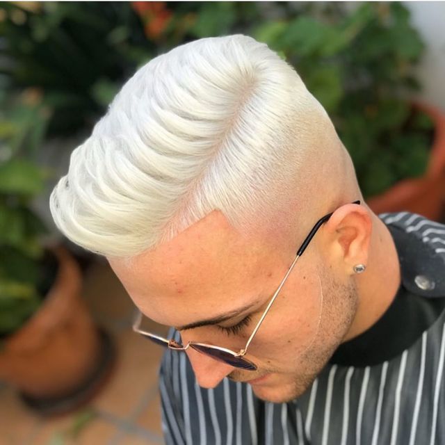 Чоловічі стрижки 2020: модні ідеї і зачіски для чоловіків у фото - фото 375889