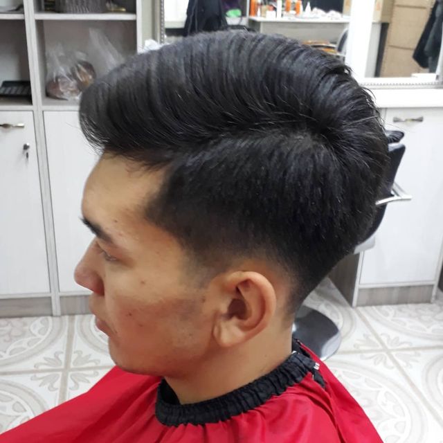 Чоловічі стрижки 2020: модні ідеї і зачіски для чоловіків у фото - фото 375890