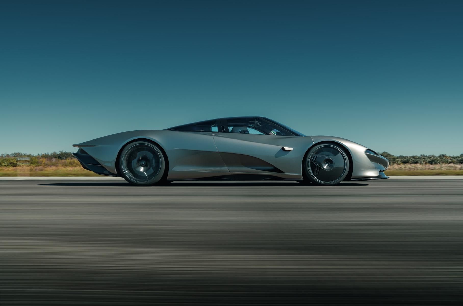 Супергібрид McLaren Speedtail 30 разів поспіль розігнали до 403 км/год - фото 375959