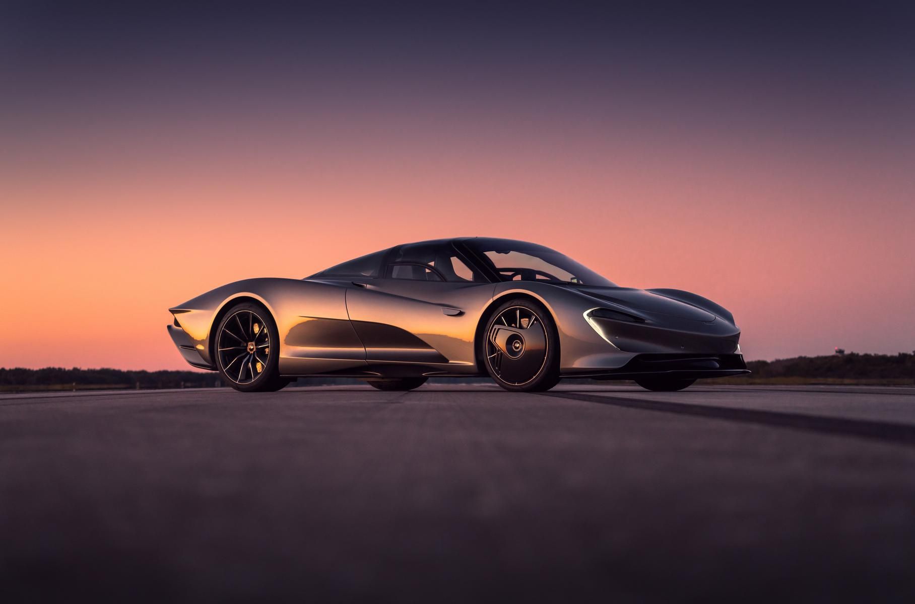 McLaren Speedtail тридцять разів розігнали до шаленої швидкості - фото 1