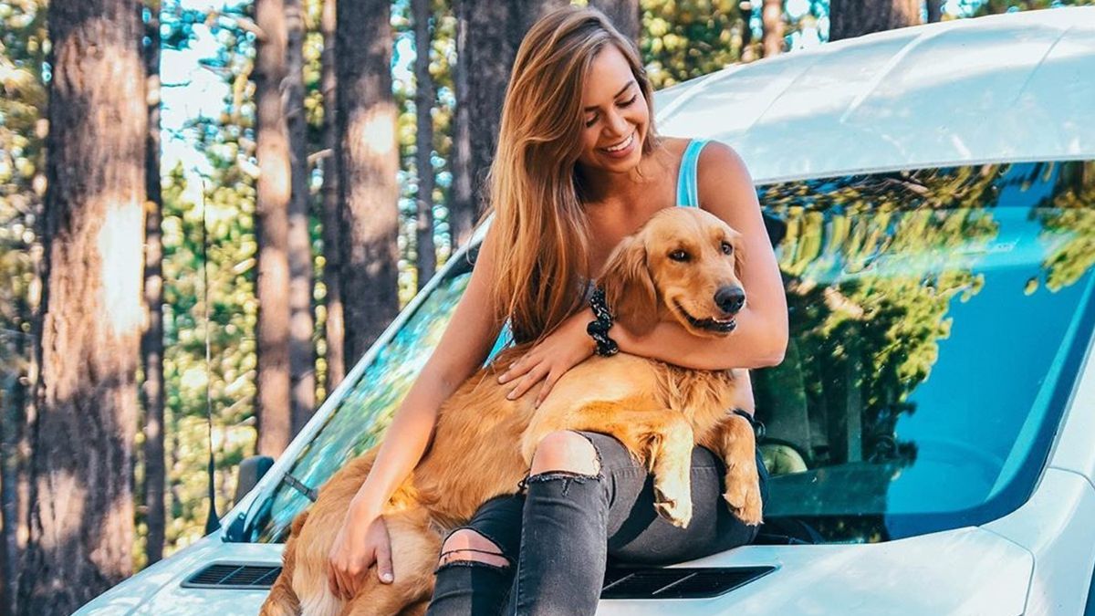 Дівчина кинула роботу заради подорожей в фургоні: ефектні кадри - фото 1