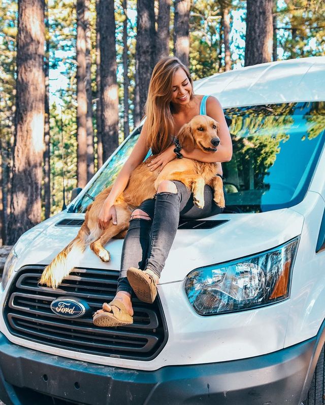 Дівчина кинула роботу заради подорожей в фургоні: ефектні кадри - фото 376046