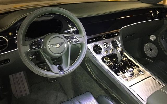 Таких у світі лише 100: в Україну привезли новеньке Bentley лімітованої серії - фото 376142