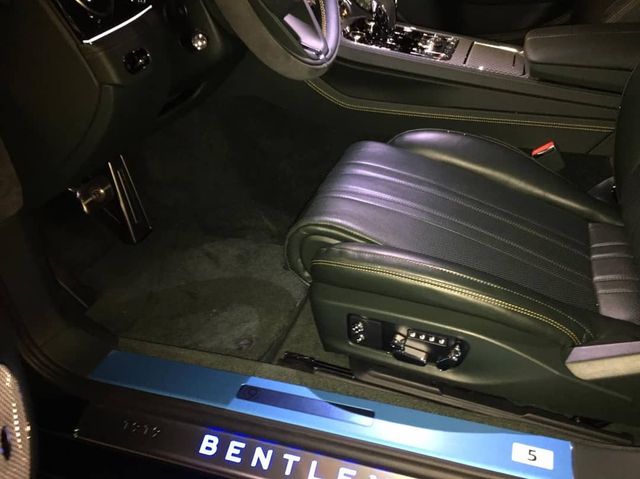 Таких у світі лише 100: в Україну привезли новеньке Bentley лімітованої серії - фото 376143