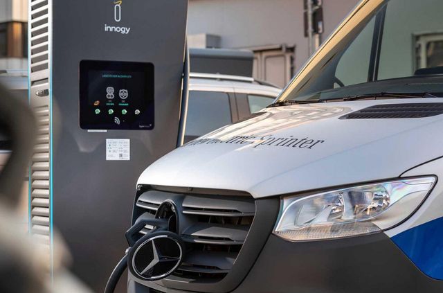 Mercedes-Benz представив електричну версію Sprinter - фото 376147