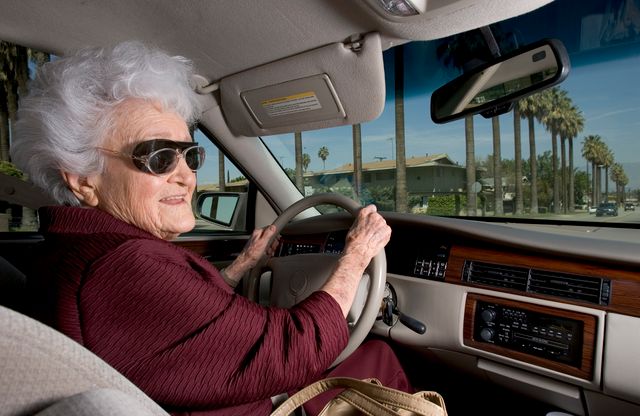 Повільні водії часто дратують інших учасників дорожнього руху - фото 376180