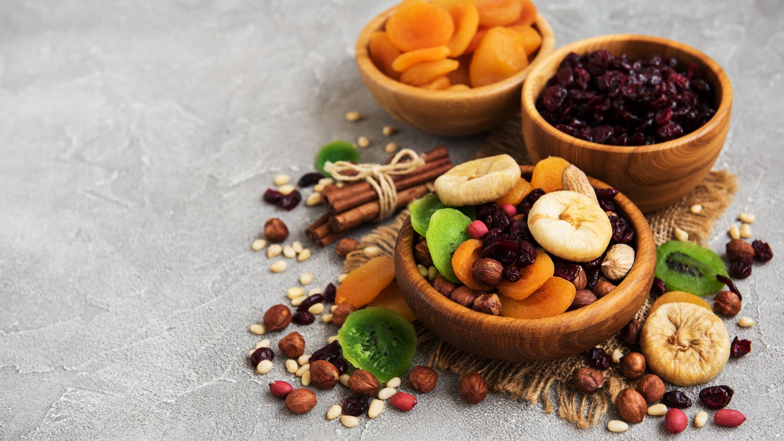 Науковці назвали сухофрукт, який має бути у зимовому раціоні