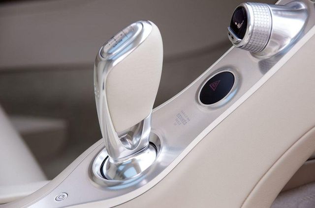 Представлено єдиний у світі Bugatti Chiron з салоном Hermès - фото 376320