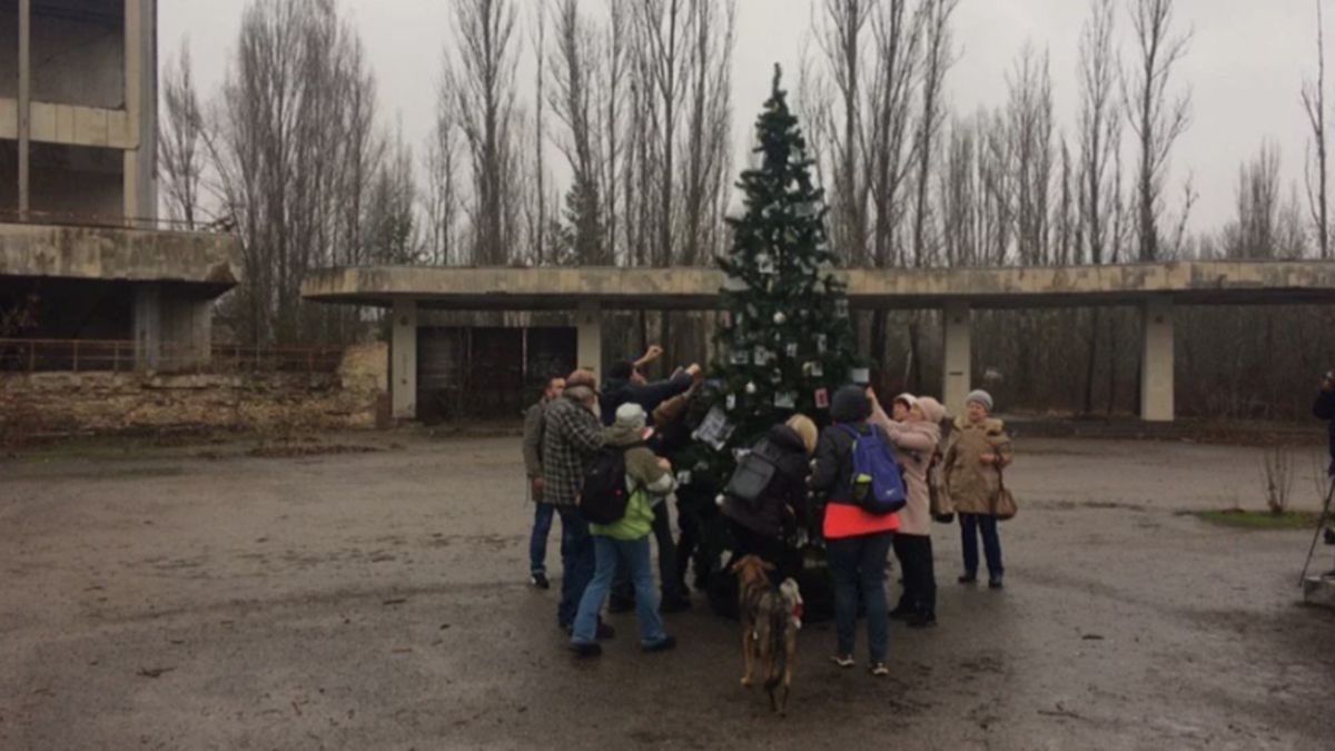 У Прип'яті вперше за 33 роки встановили ялинку