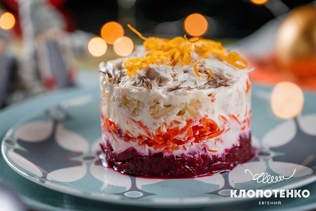 Оселедець під шубою: покрокові рецепти салату на Новий рік 2025 - фото 376475