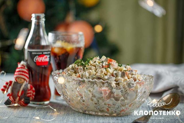 Олів'є на Новий рік 2025: прості та цікаві рецепти приготування салату у фото - фото 376476