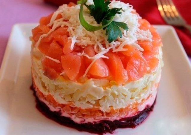 Оселедець під шубою: покрокові рецепти салату на Новий рік 2025 - фото 376491