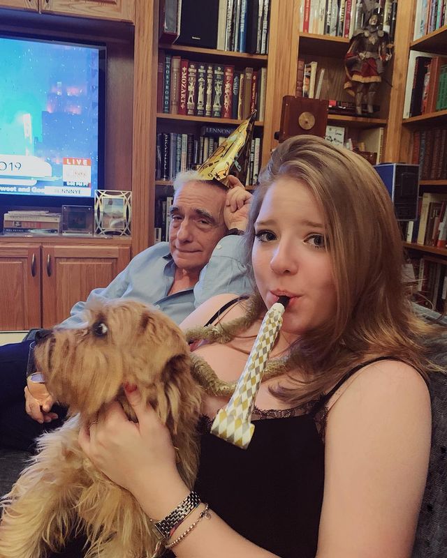 Троль року: донька Скорсезе загорнула різдвяні подарунки у папір з героями Marvel - фото 376513