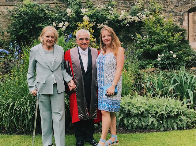 Троль року: донька Скорсезе загорнула різдвяні подарунки у папір з героями Marvel - фото 376514